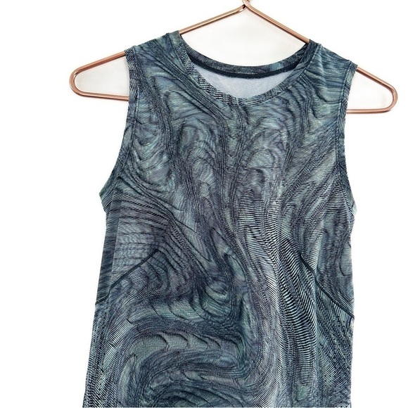 Lululemon Womens Size 2 High Neck Split Hem Muscle Tank Blue Swirled Running - Picture 3 of 7